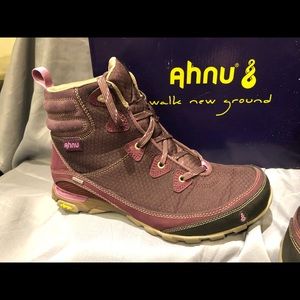 Ahnu Women’s Sugarpine WP Boots, 8, Dark Burgundy